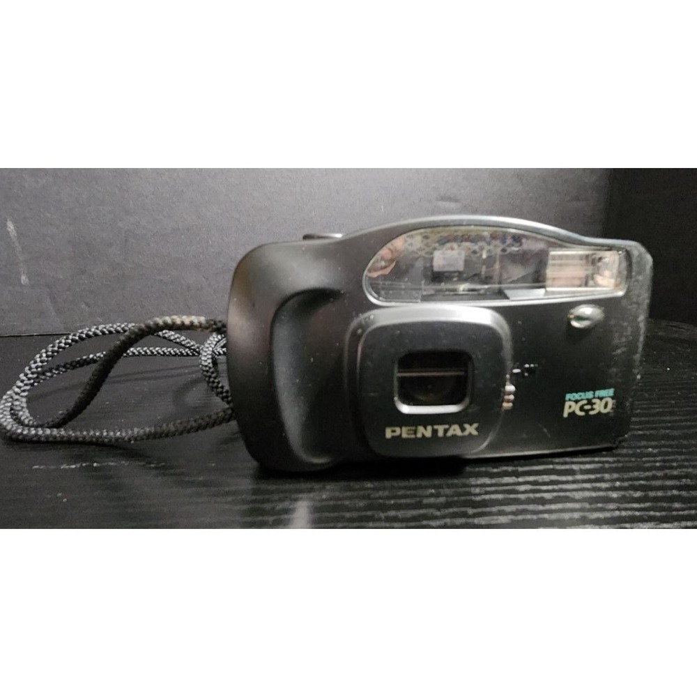 Vintage Pentax PC-30 Point‎ And Shoot Focus Free 35mm Film Camera Flash Built In